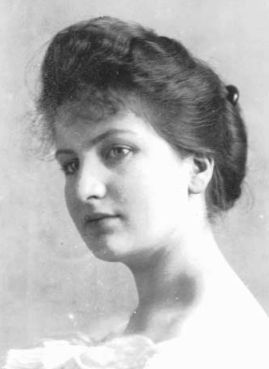 Alma around the time of her wedding